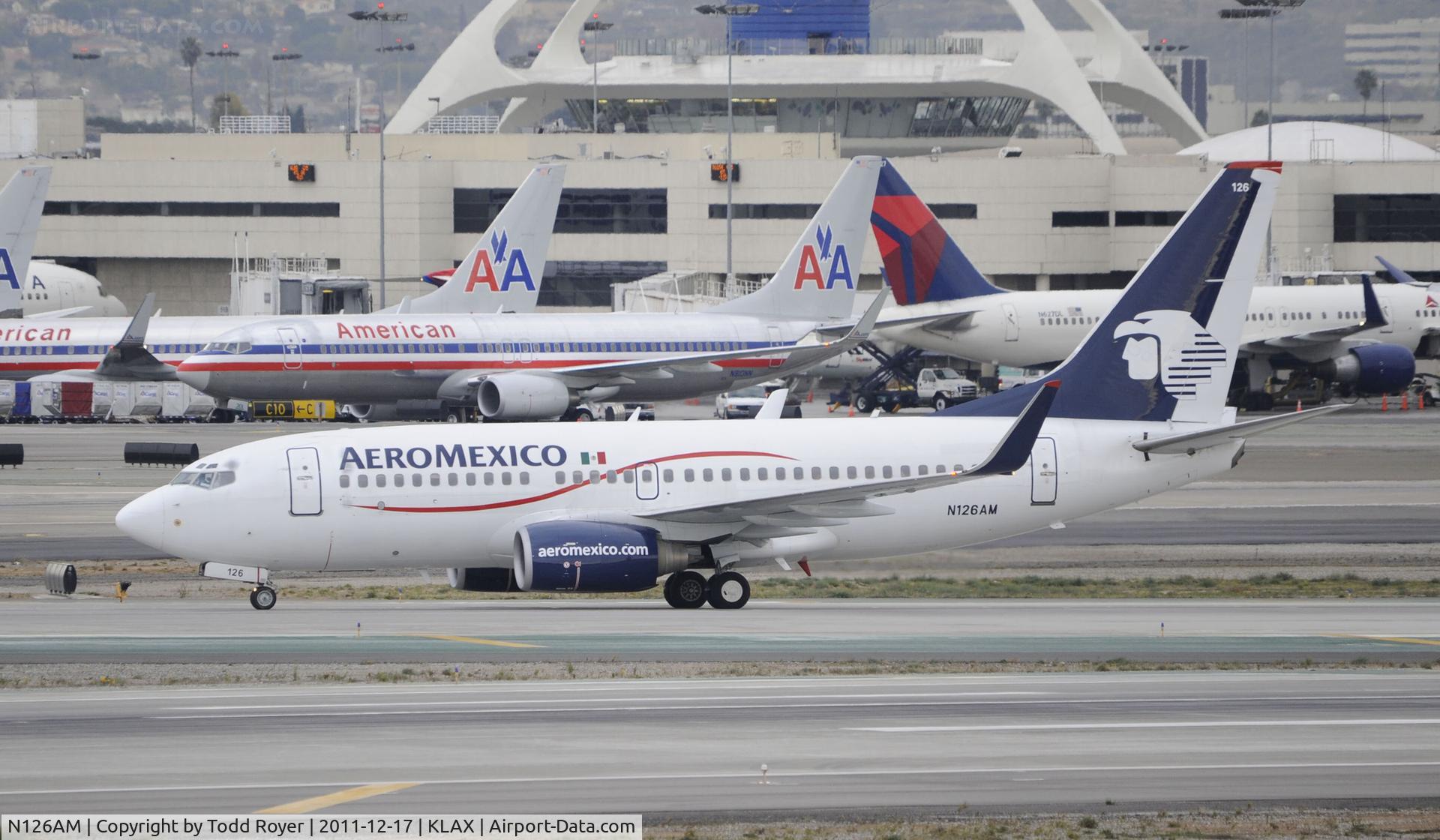 N126AM, 2001 Boeing 737-7BK C/N 30617, Arriving at LAX
