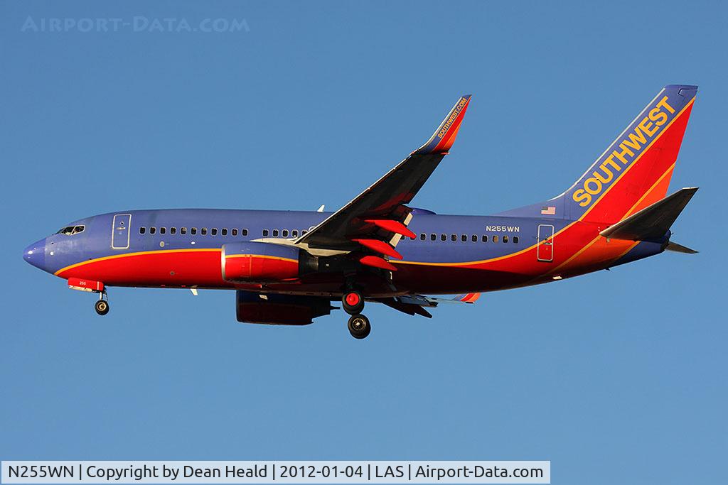 N255WN, 2006 Boeing 737-7H4 C/N 32513, Southwest Airlines N255WN on short final to RWY 25L.