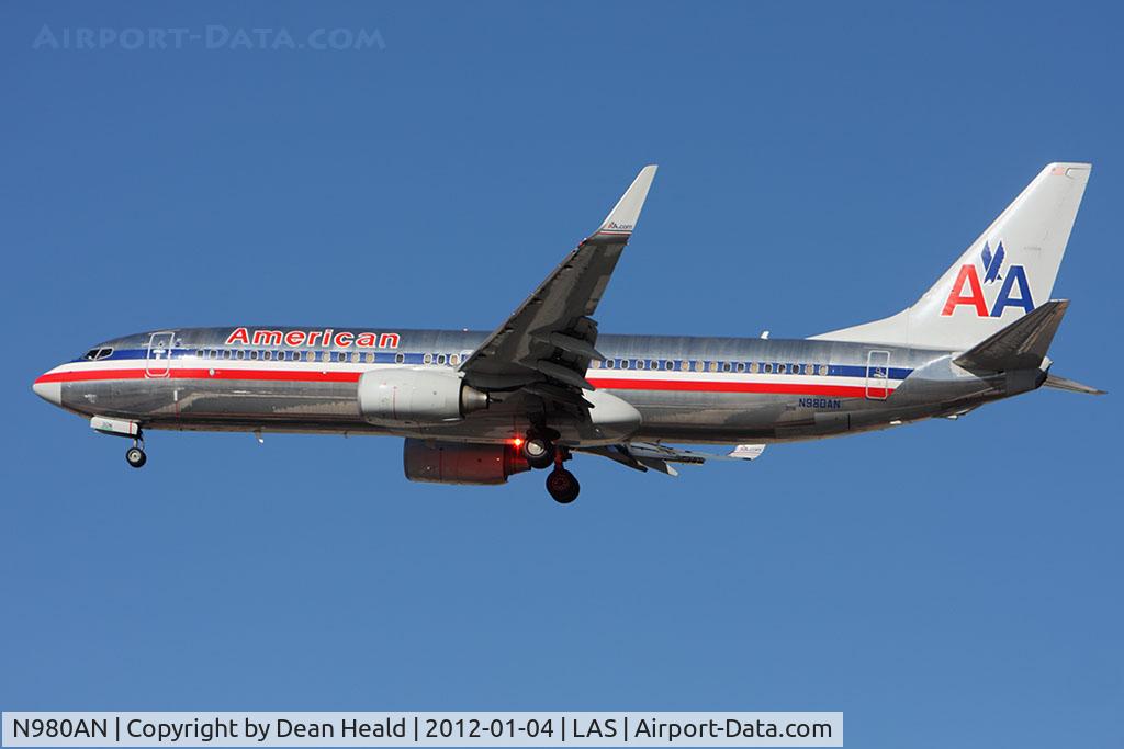 N980AN, 2009 Boeing 737-823 C/N 33203, American Airlines N980AN (FLT AAL1910) from Los Angeles Int'l (KLAX) on short final to RWY 25L.