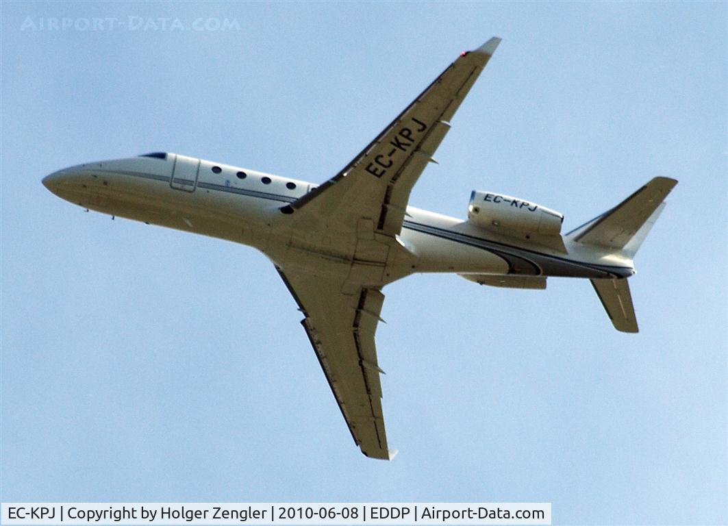 EC-KPJ, 2007 Israel Aerospace Industries Gulfstream G150 C/N 243, Shortly after take-off on rwy 26R
