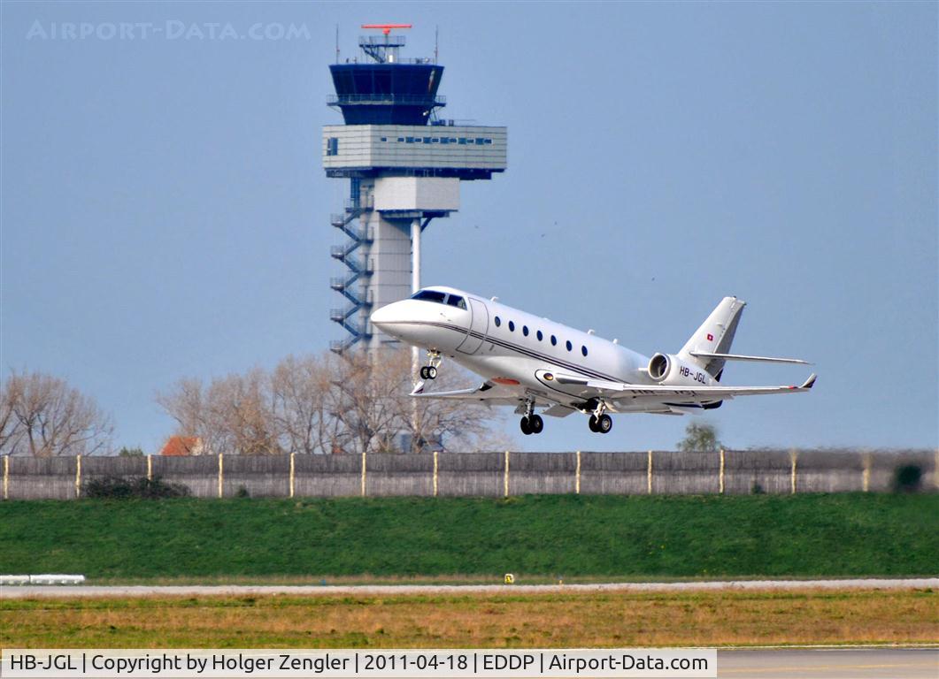 HB-JGL, 2008 Gulfstream Aerospace G200 C/N 193, Take-off on rwy 26L.