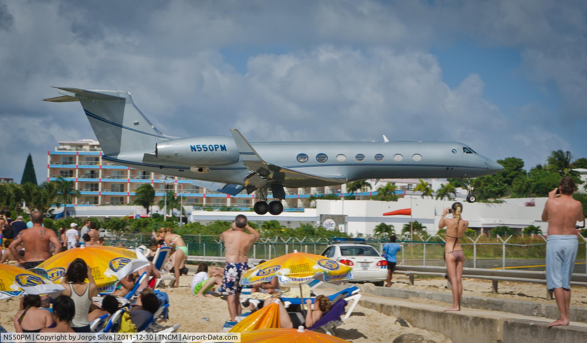 N550PM, 2010 Gulfstream Aerospace GV-SP (G550) C/N 5252, Picture taken at Landing in Saint Martin. Princess Juliana Airport.