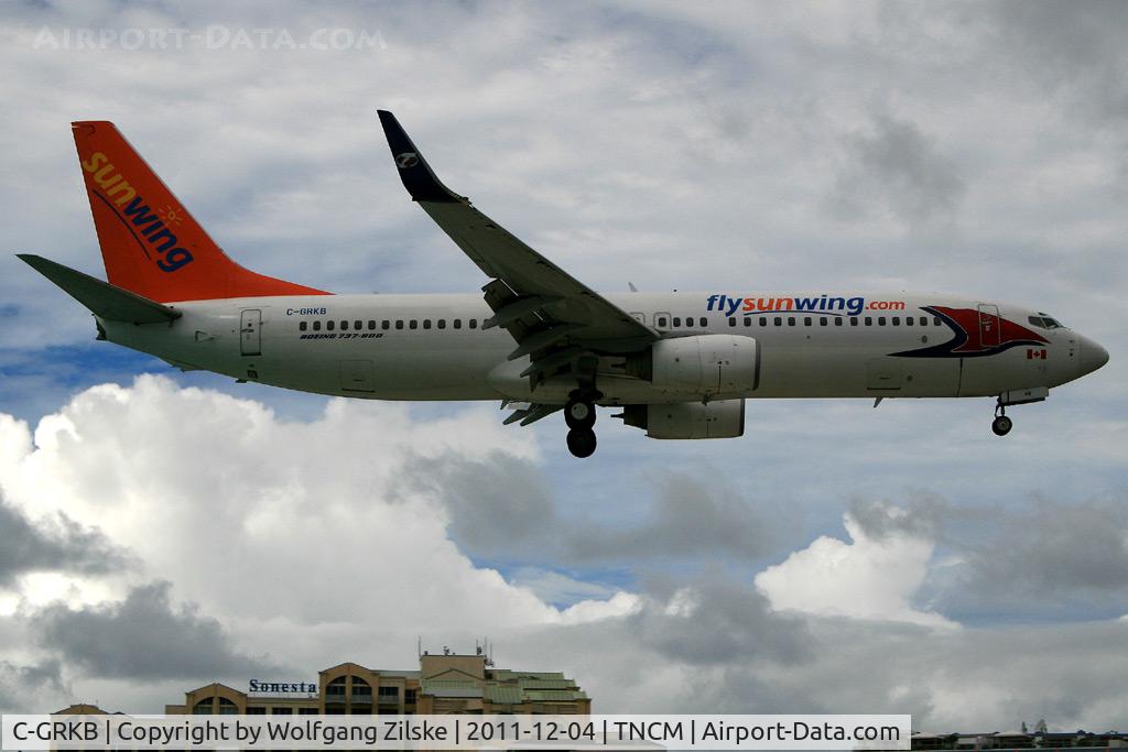 C-GRKB, 2004 Boeing 737-86Q C/N 30294, visitor
