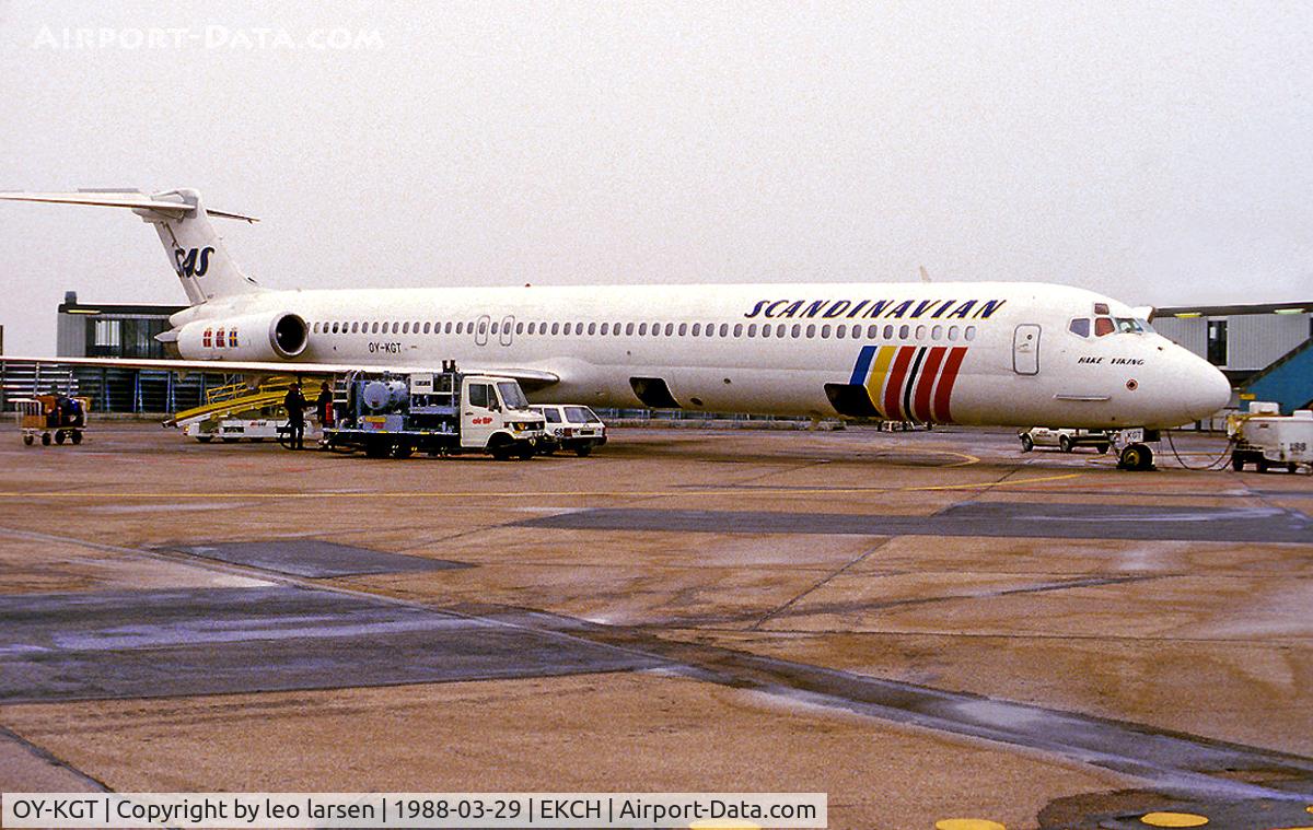 OY-KGT, 1985 McDonnell Douglas MD-82 (DC-9-82) C/N 49380, Copenhagen Kastrup 29.3.88 in old SAS c/s.