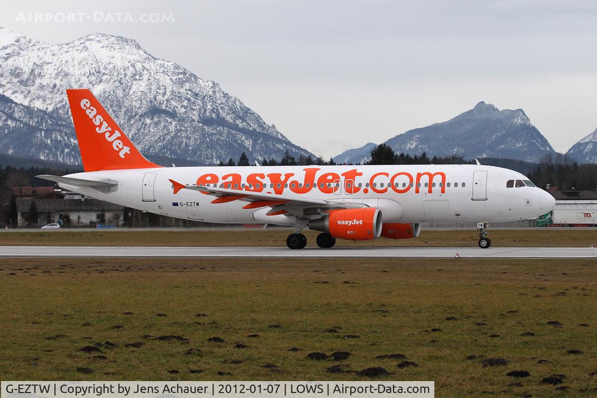 G-EZTW, 2010 Airbus A320-214 C/N 4250, Take off