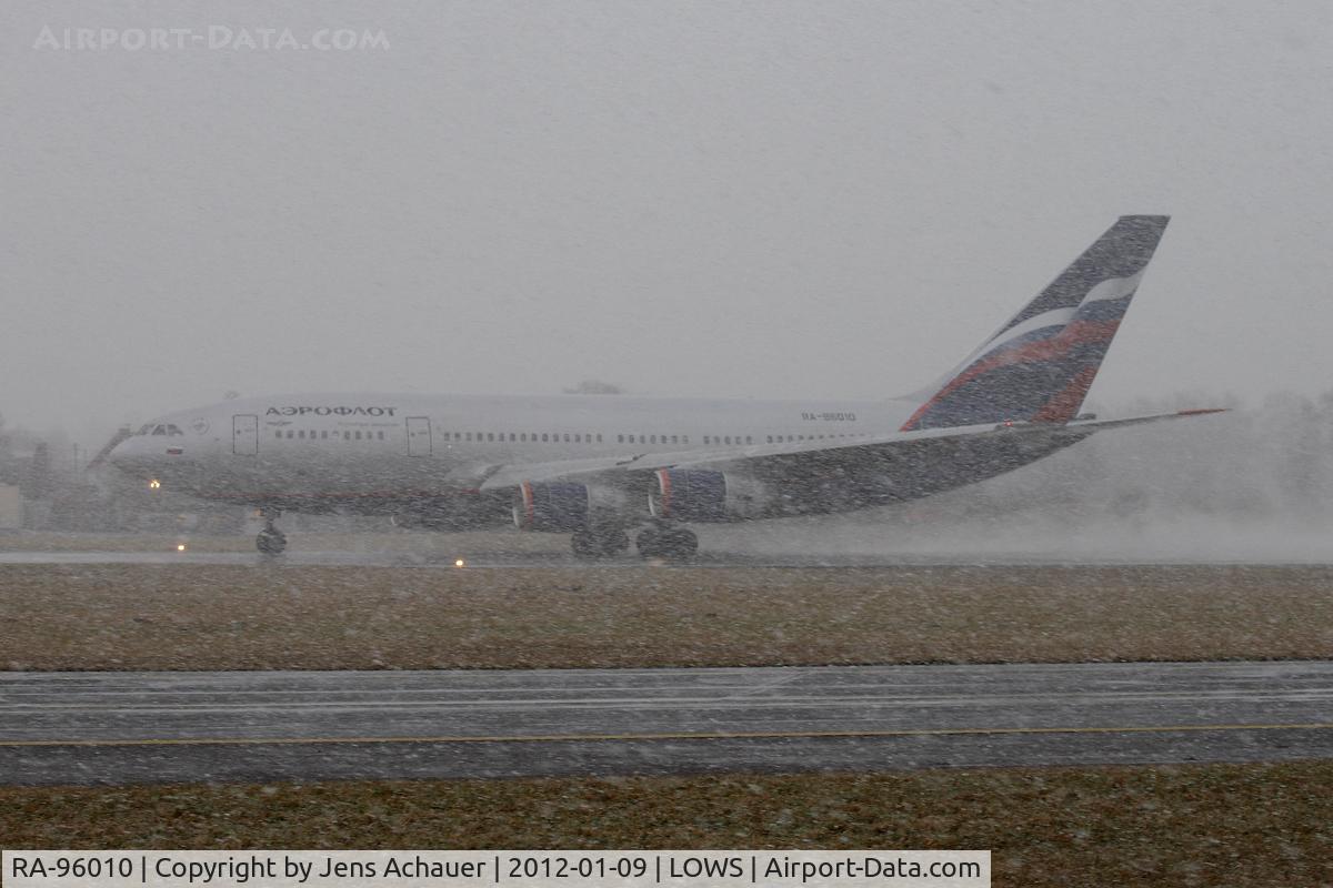 RA-96010, 1994 Ilyushin Il-96-300 C/N 74393201007, Take off during a heavy snow storm