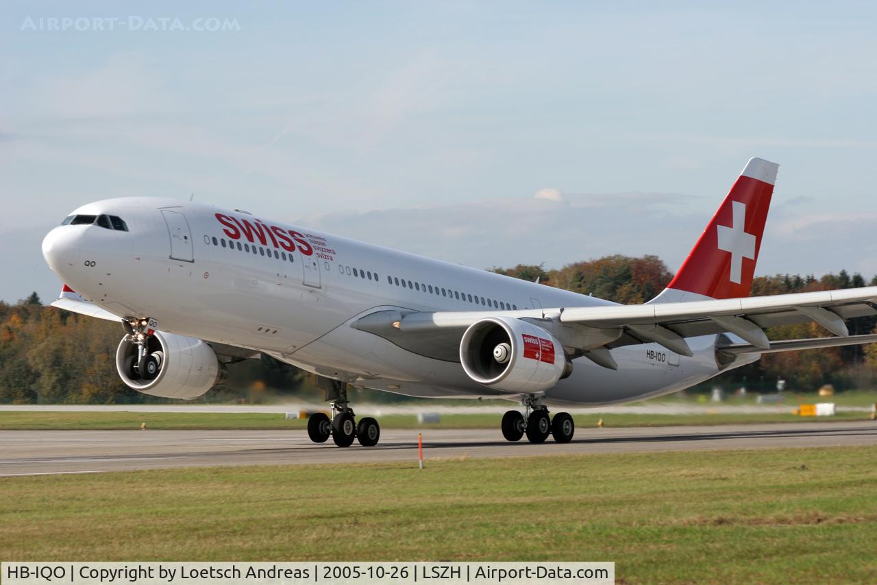 HB-IQO, 2000 Airbus A330-223 C/N 343, Swiss take off