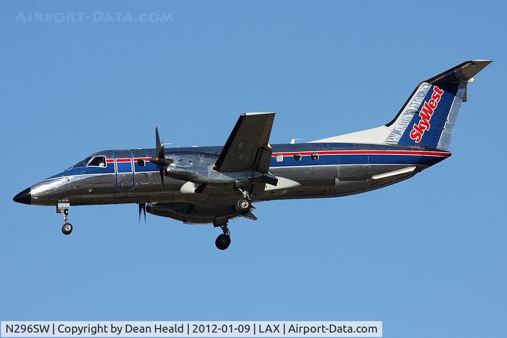 N296SW, 1996 Embraer EMB-120ER Brasilia C/N 120.325, SkyWest Airlines N296SW (FLT SKW5474) from McClellan-Palomar Airport (KCRQ) on short final to RWY 25L.