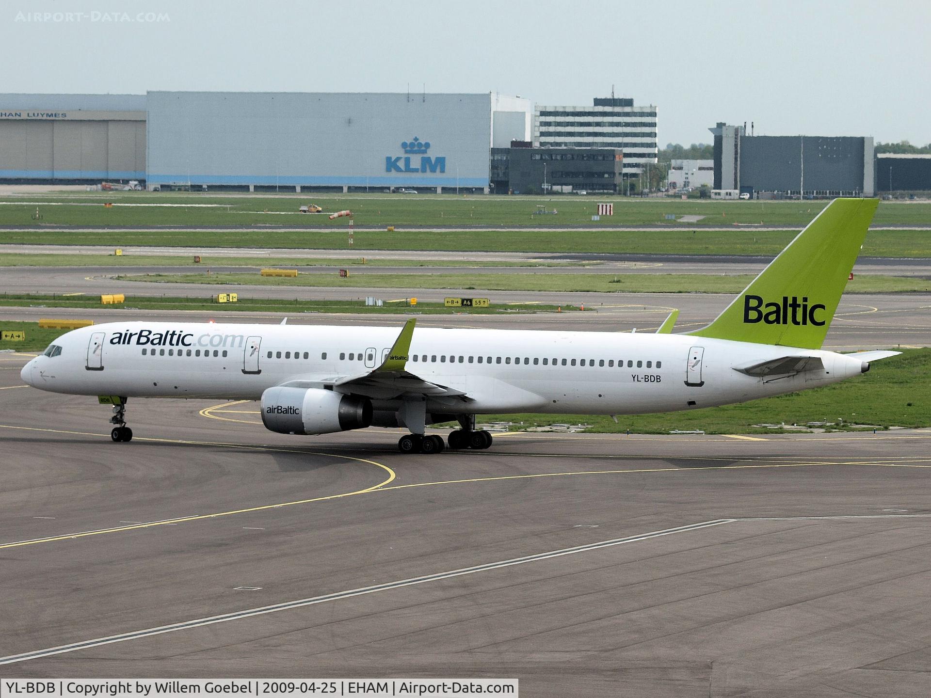 YL-BDB, 1999 Boeing 757-256 C/N 26251, Taxi to the runway 24