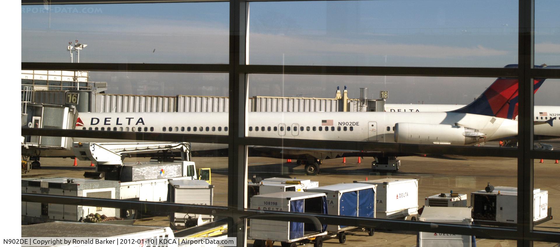 N902DE, 1992 McDonnell Douglas MD-88 C/N 53379, DCA, VA