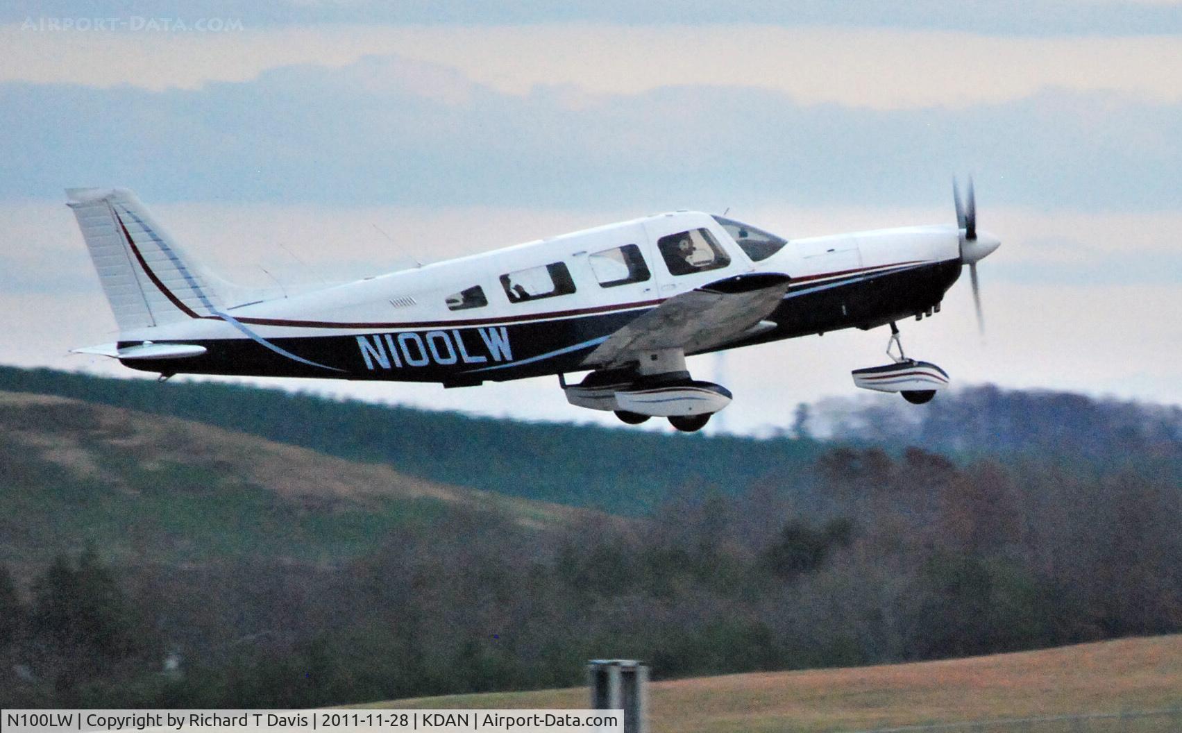 N100LW, 1980 Piper PA-32-301 Saratoga C/N 32-8006091, 1980 Piper PA 32-301 Saratoga departing Danville Regional.