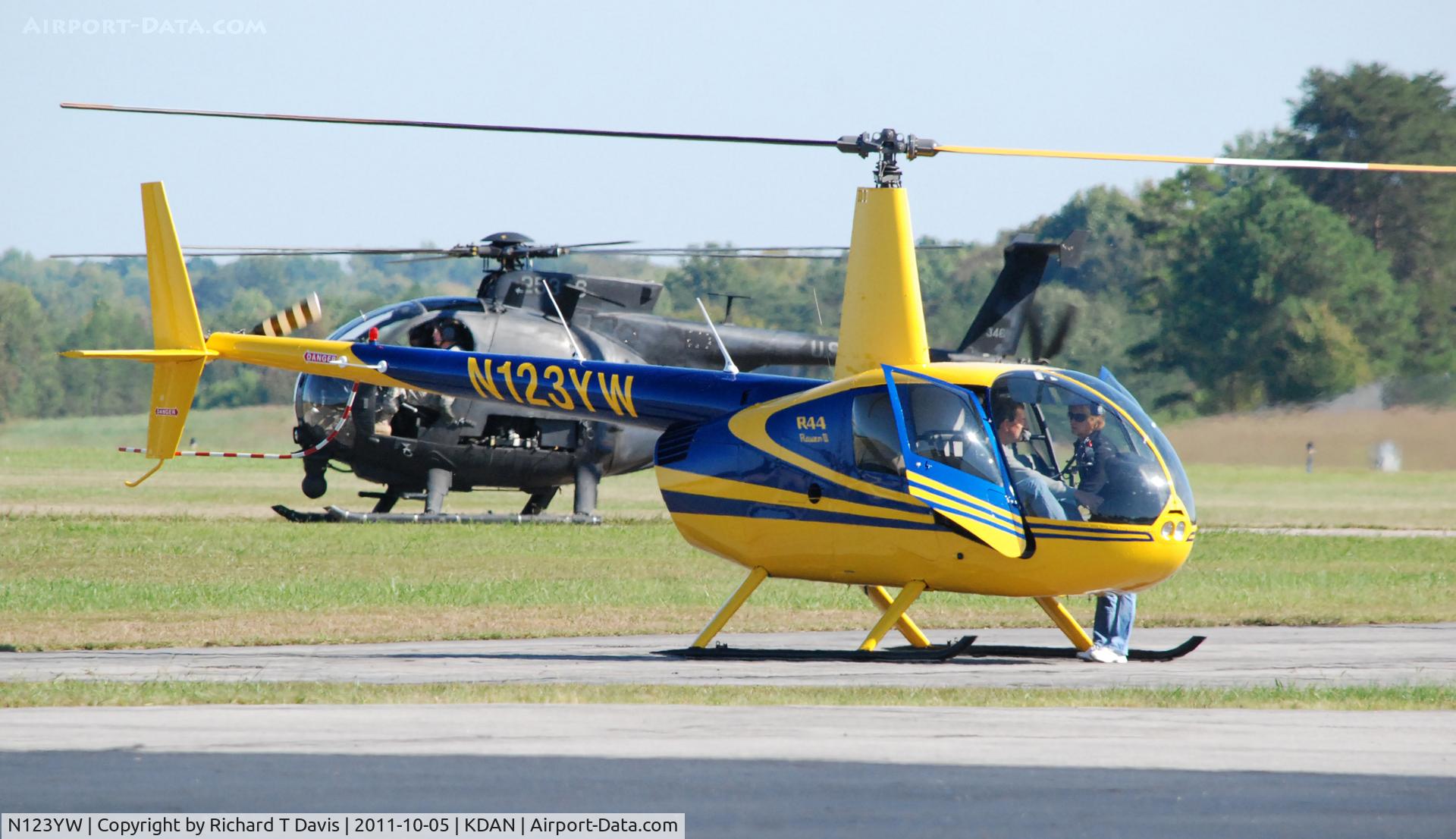N123YW, 2005 Robinson R44 II C/N 10606, This 2005 Robinson R44 11 landed then five U.S. ARMY  Loach which were nearby lined up behind on the main runway preparing for their very awesome takeoff.