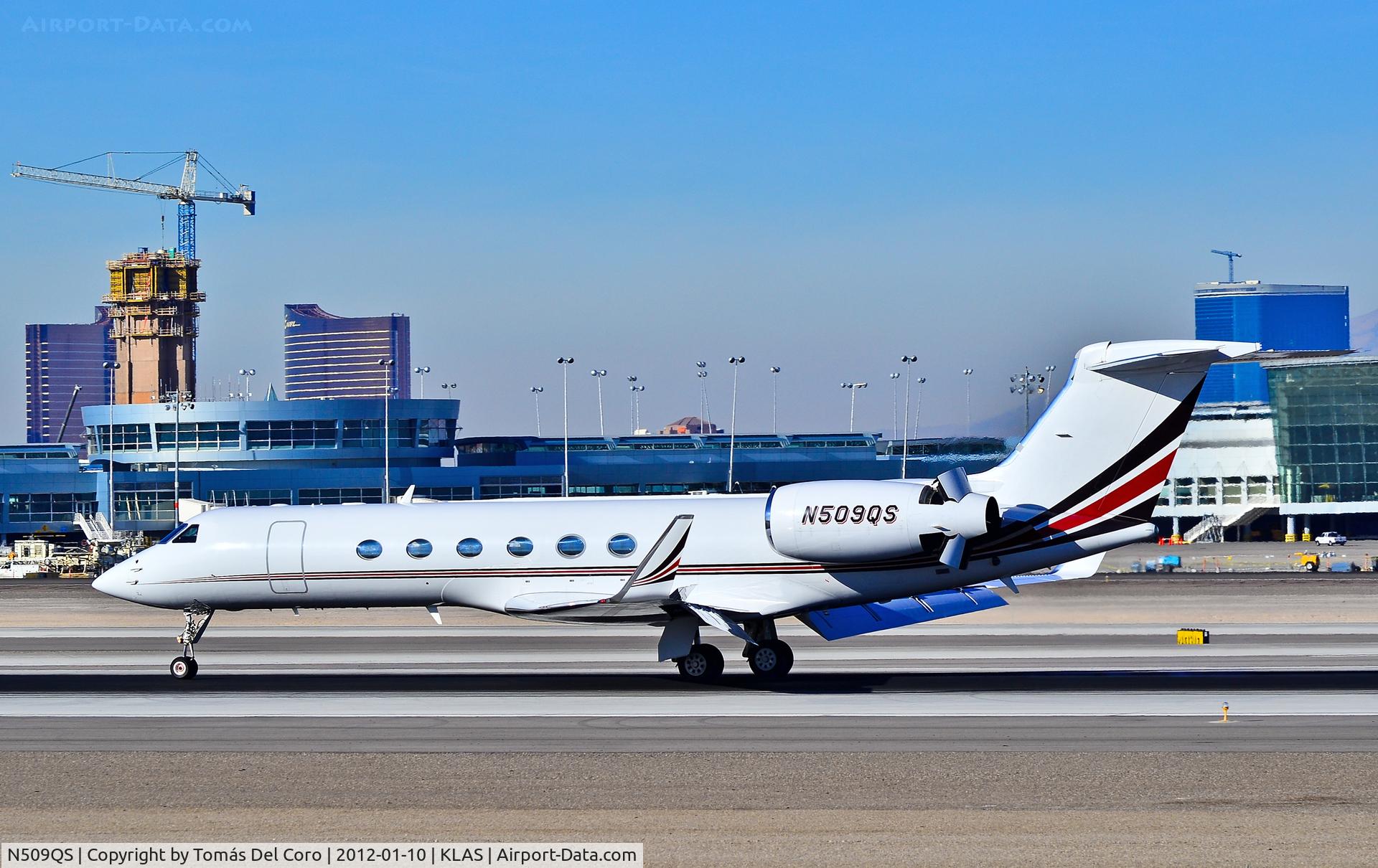 N509QS, 2001 Gulfstream Aerospace G-V C/N 637, N509QS 2001 Gulfstream Aerospace G-V C/N 637

- Las Vegas - McCarran International (LAS / KLAS)
USA - Nevada, January 10, 2012
Photo: Tomás Del Coro