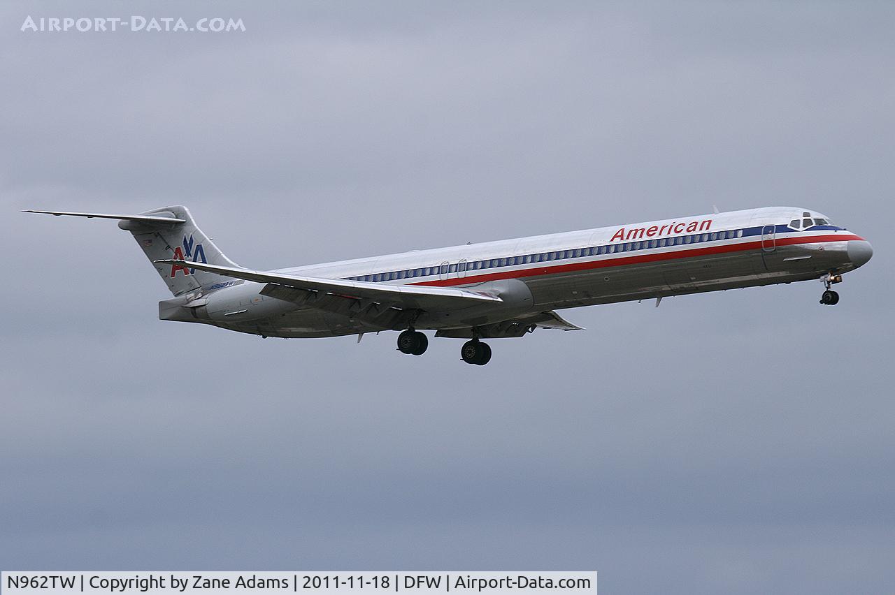 N962TW, 1999 McDonnell Douglas MD-83 (DC-9-83) C/N 53612, American Airlines at DFW Airport