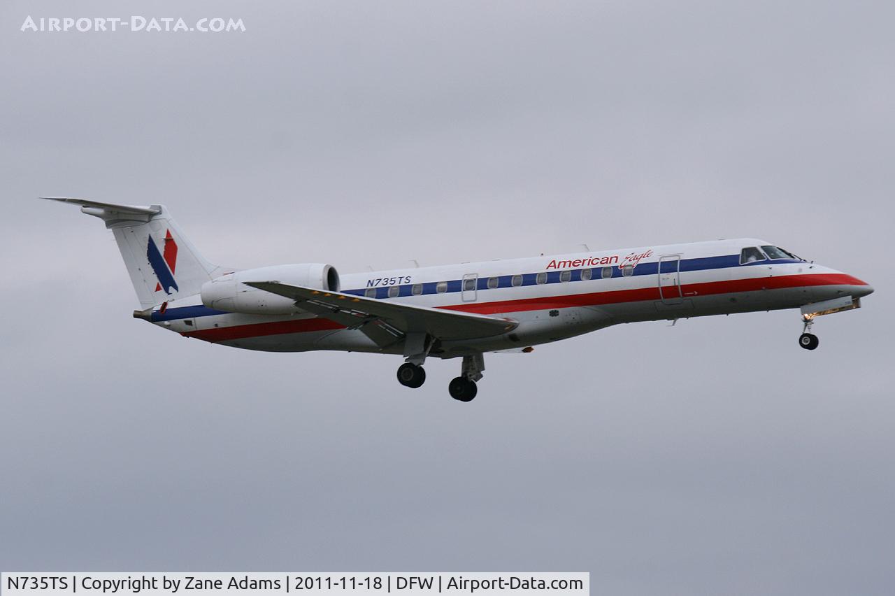 N735TS, 2001 Embraer ERJ-135LR (EMB-135LR) C/N 145386, American Eagle at DFW Airport