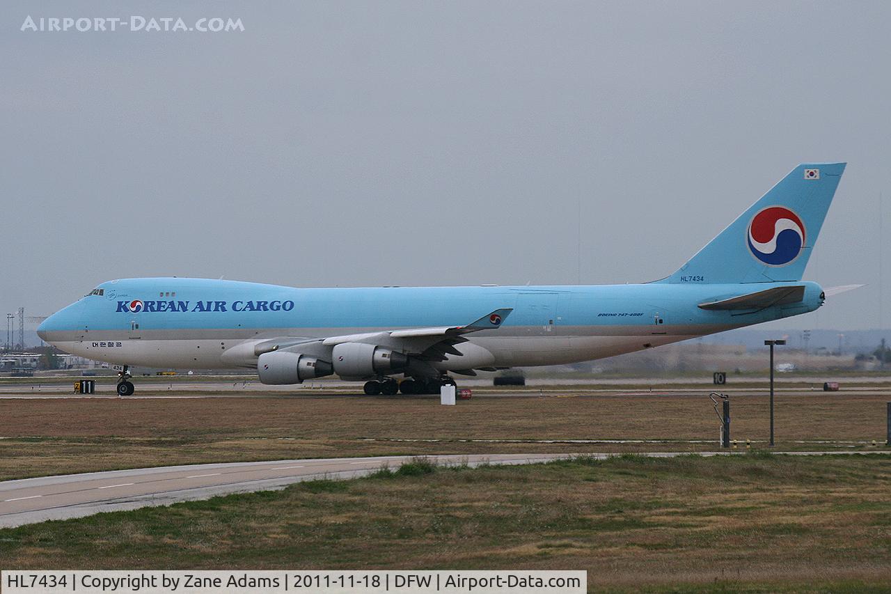 HL7434, 2002 Boeing 747-4B5F/SCD C/N 32809, Korean Air Cargo at DFW Airport