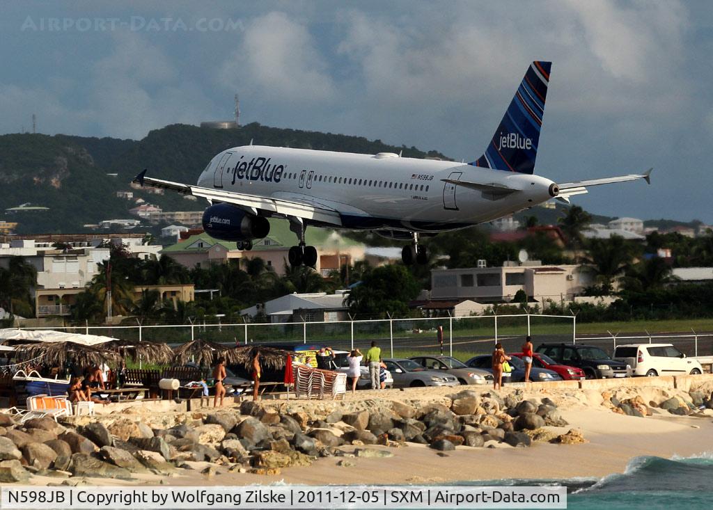 N598JB, 2004 Airbus A320-232 C/N 2314, visitor