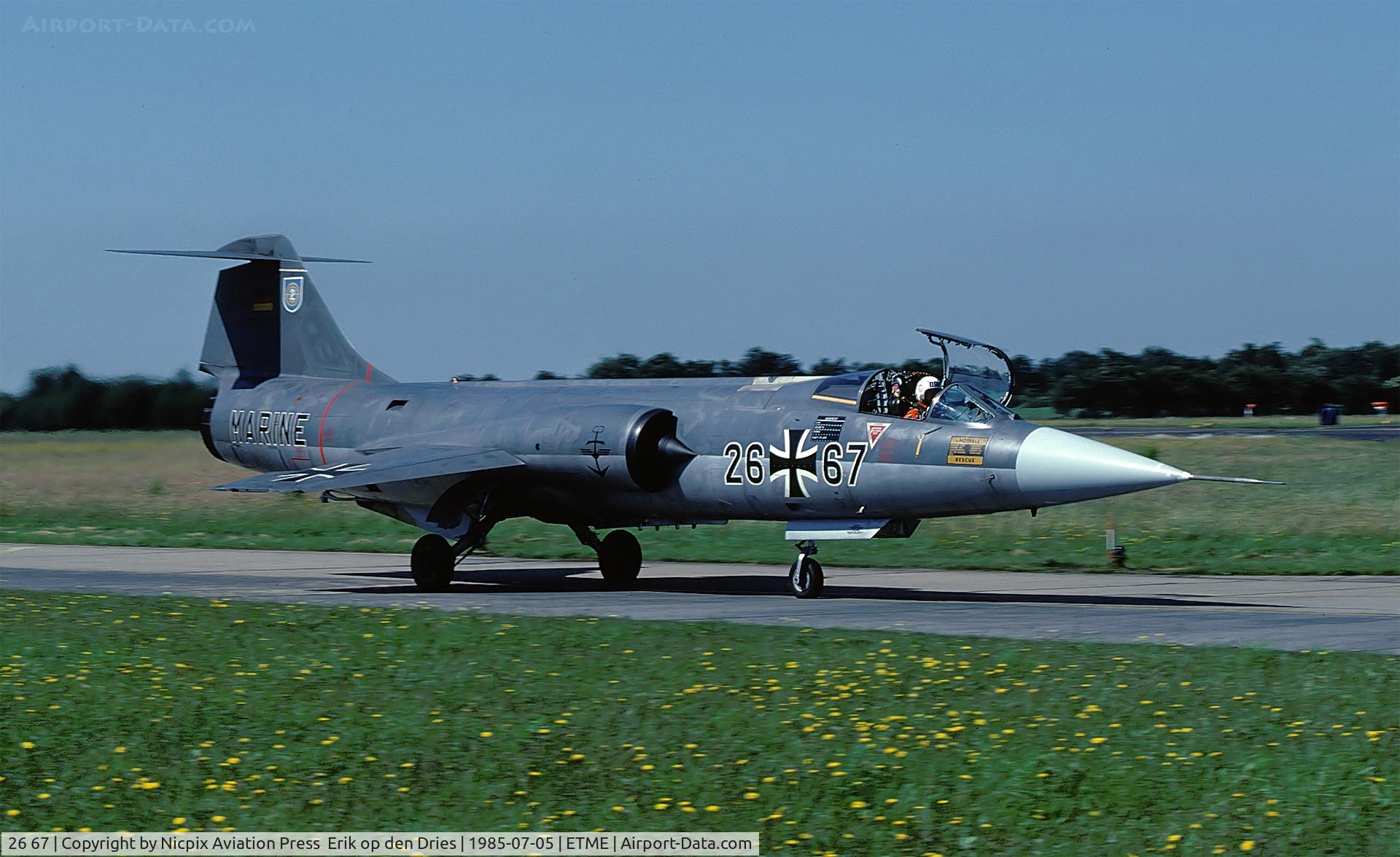 26 67, Lockheed F-104G Starfighter C/N 683-7413, 2667 taxiing after a succesful testflight.