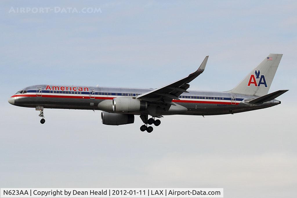 N623AA, 1990 Boeing 757-223 C/N 24581, American Airlines N623AA (FLT AAL846) from Miami Int'l (KMIA) on short final to RWY 25L in overcast conditions.