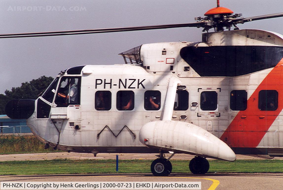 PH-NZK, 1977 Sikorsky S-61N C/N 61773, Schreiner North Sea Helicopters , sightseeing Flights. Airport Open Day 2000