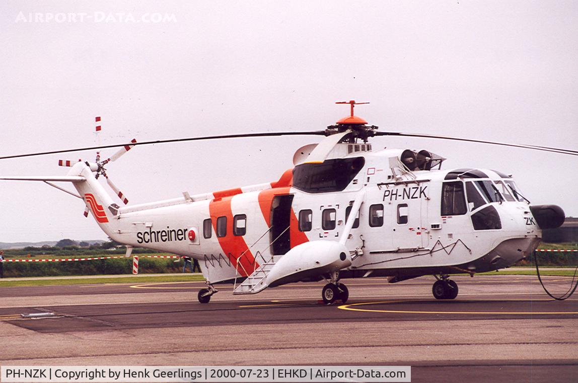 PH-NZK, 1977 Sikorsky S-61N C/N 61773, Schreiner North Sea Helicopters , sightseeing Flights. Airport Open Day 2000
