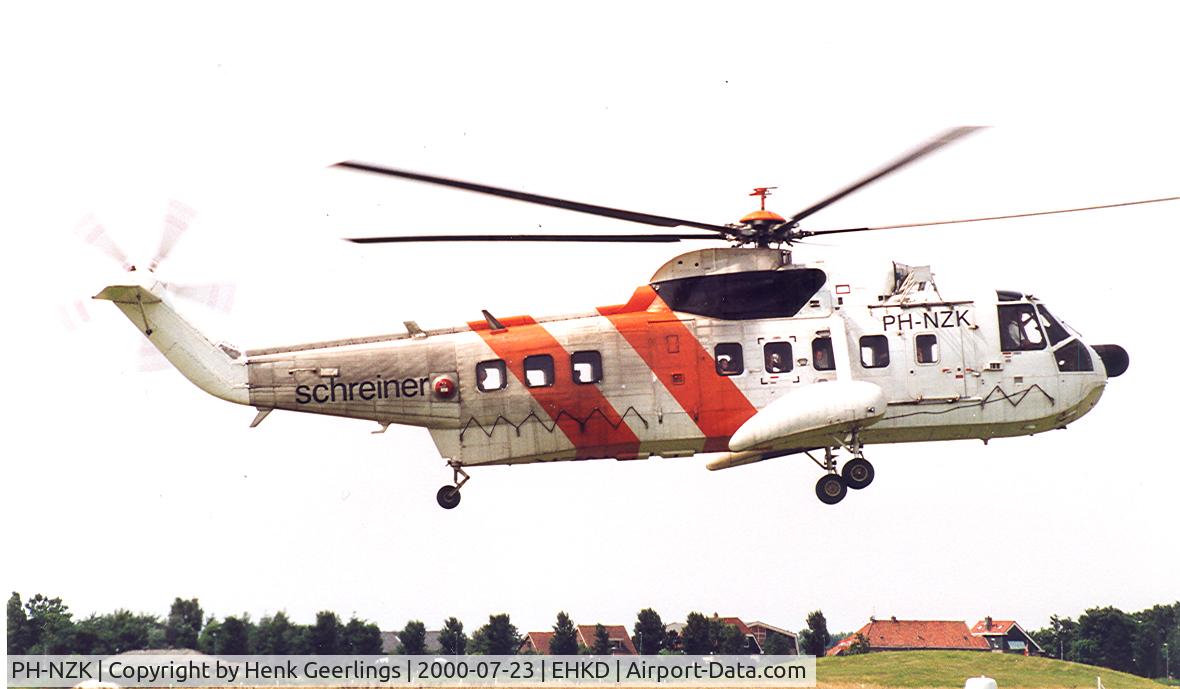 PH-NZK, 1977 Sikorsky S-61N C/N 61773, Schreiner North Sea Helicopters , sightseeing Flights. Airport Open Day 2000