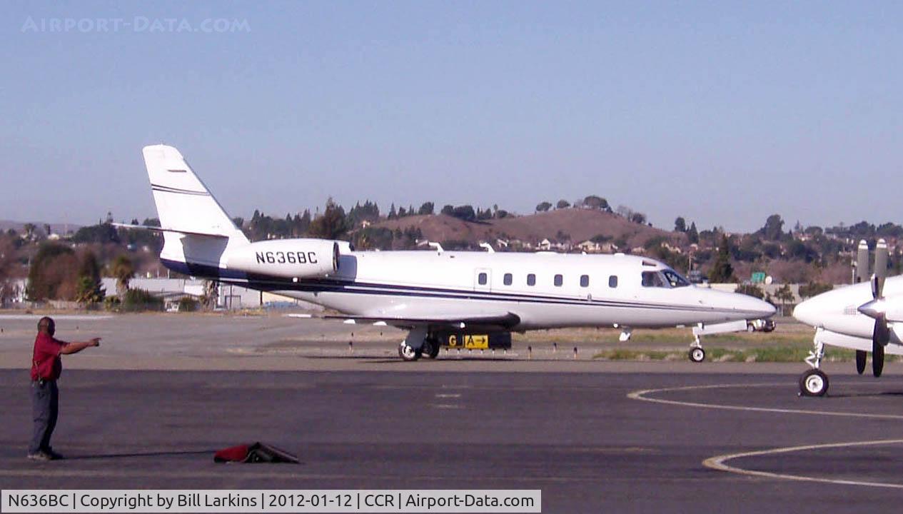 N636BC, Israel Aircraft Industries IAI-1125 Westwind Astra C/N 039, Being directed to parking spot.