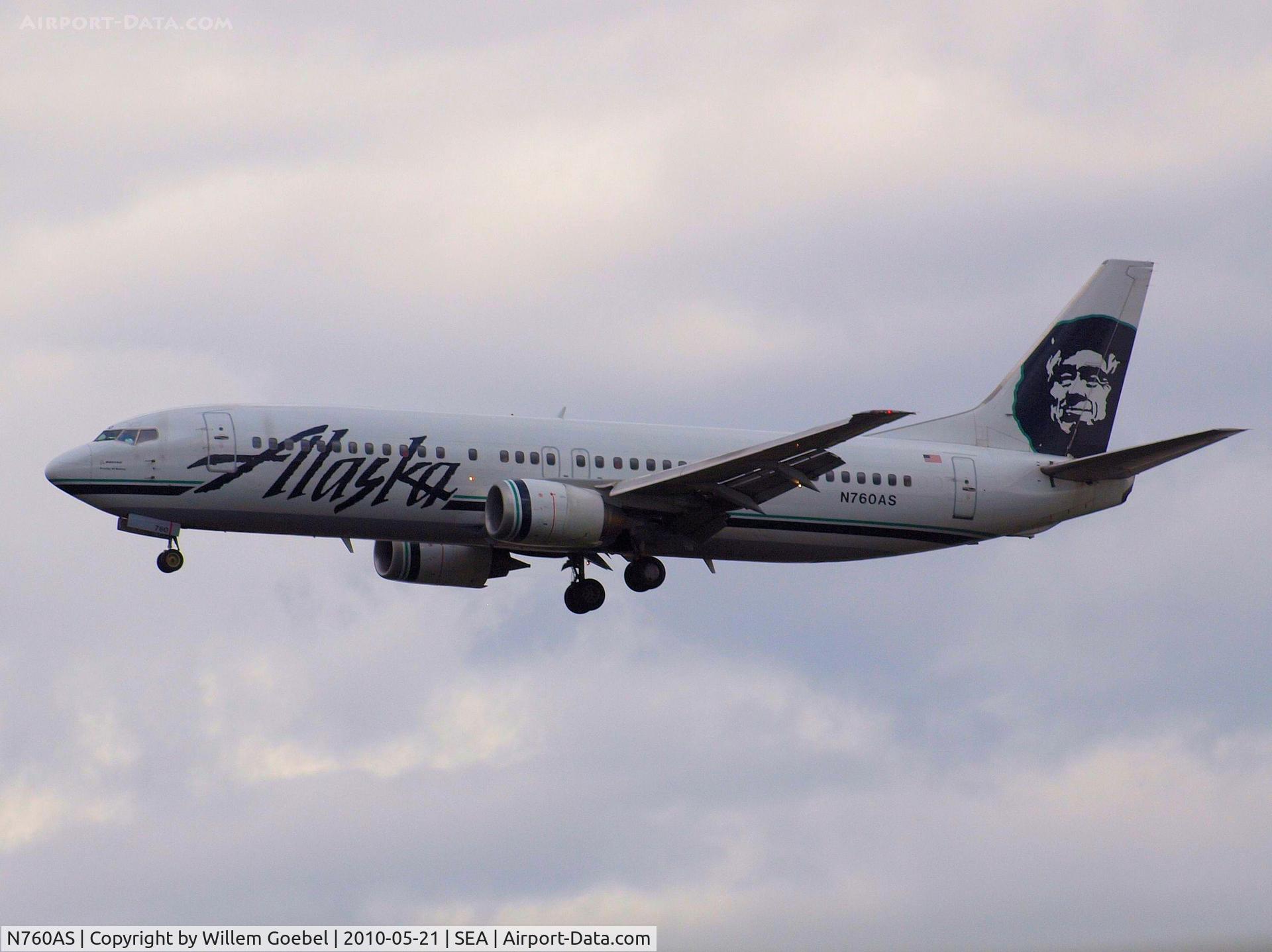 N760AS, 1992 Boeing 737-4Q8 C/N 25098, Landing on Seattle Airport