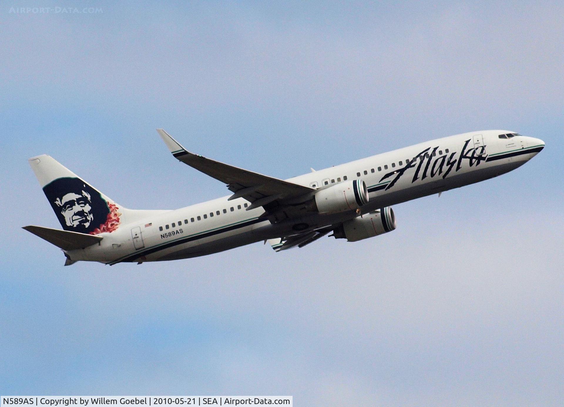 N589AS, 2007 Boeing 737-890 C/N 35686, Take off from Seattle Airport