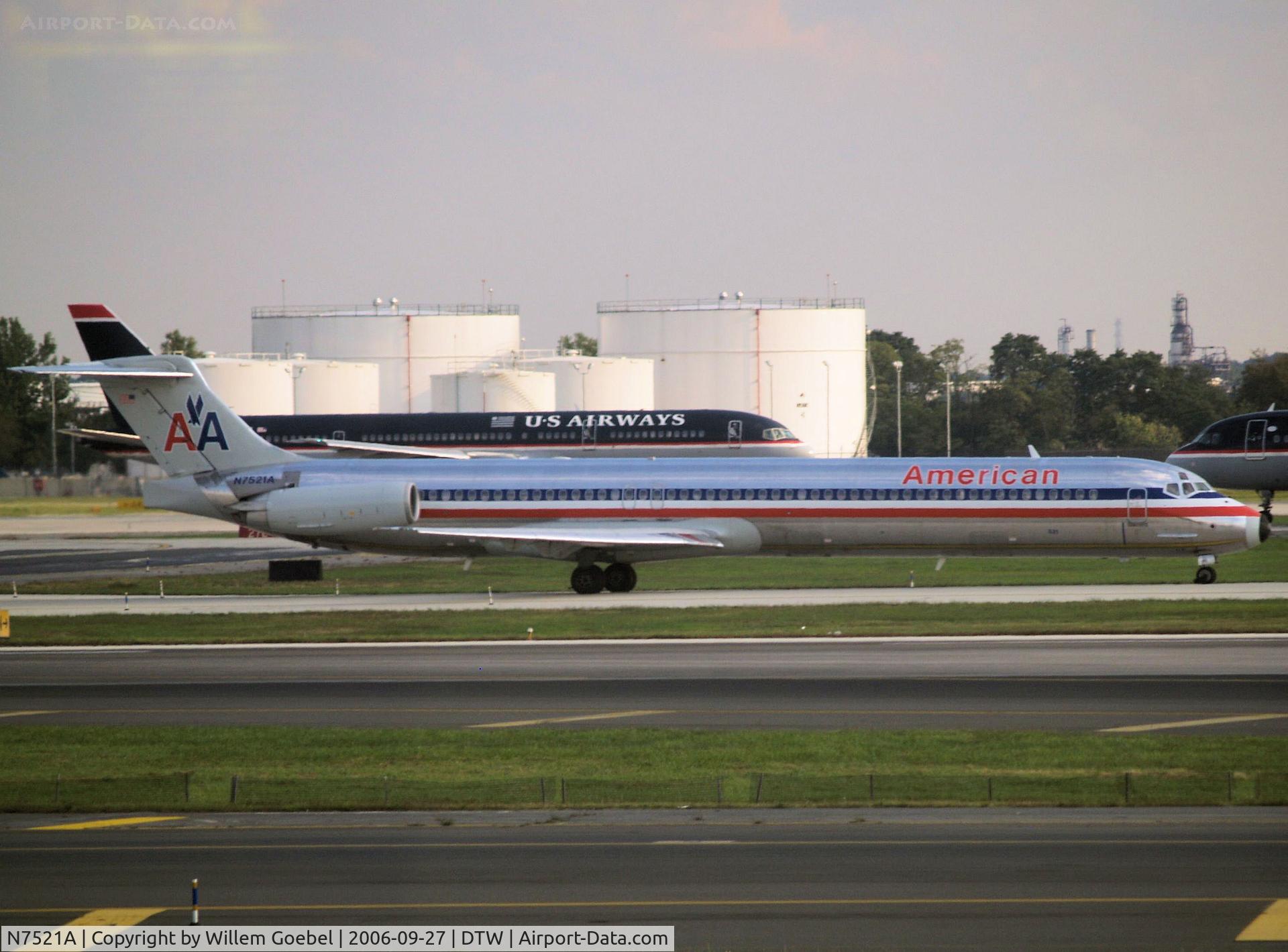 N7521A, 1990 McDonnell Douglas MD-82 (DC-9-82) C/N 49898, Taxi to the runway of Detroit Airport