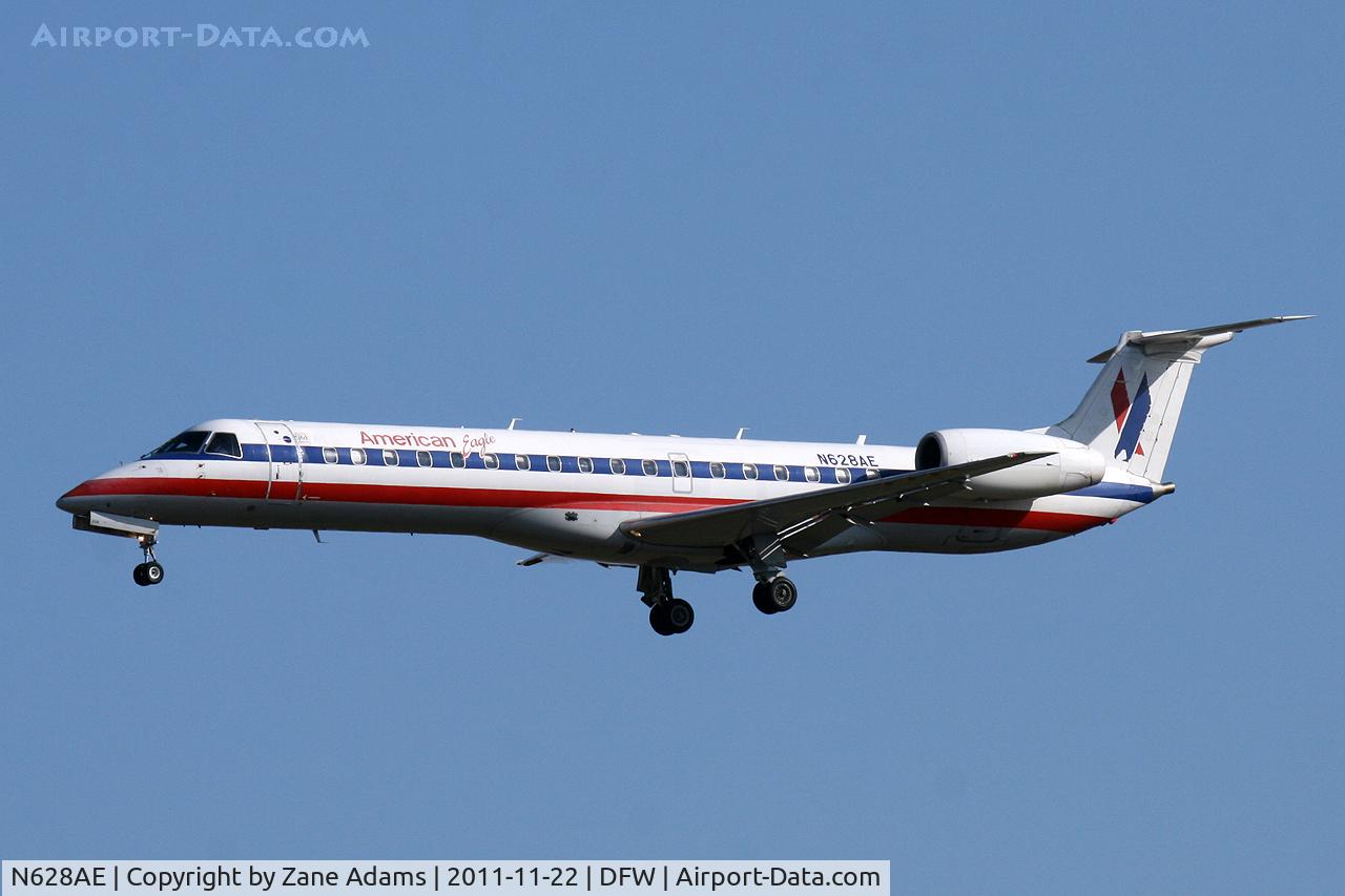 N628AE, 1999 Embraer ERJ-145LR (EMB-145LR) C/N 145124, American Eagle landing at DFW Airport