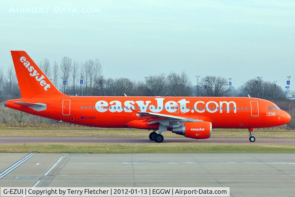 G-EZUI, 2011 Airbus A320-214 C/N 4721, Easyjet reverse colours Airbus A320 at Luton