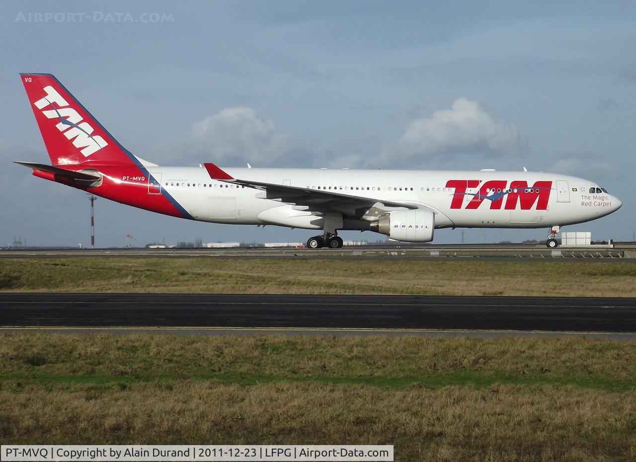 PT-MVQ, 2008 Airbus A330-223 C/N 968, Landed on runway 27R and was taxying to satelitte 1 by using Bravo-Loop.