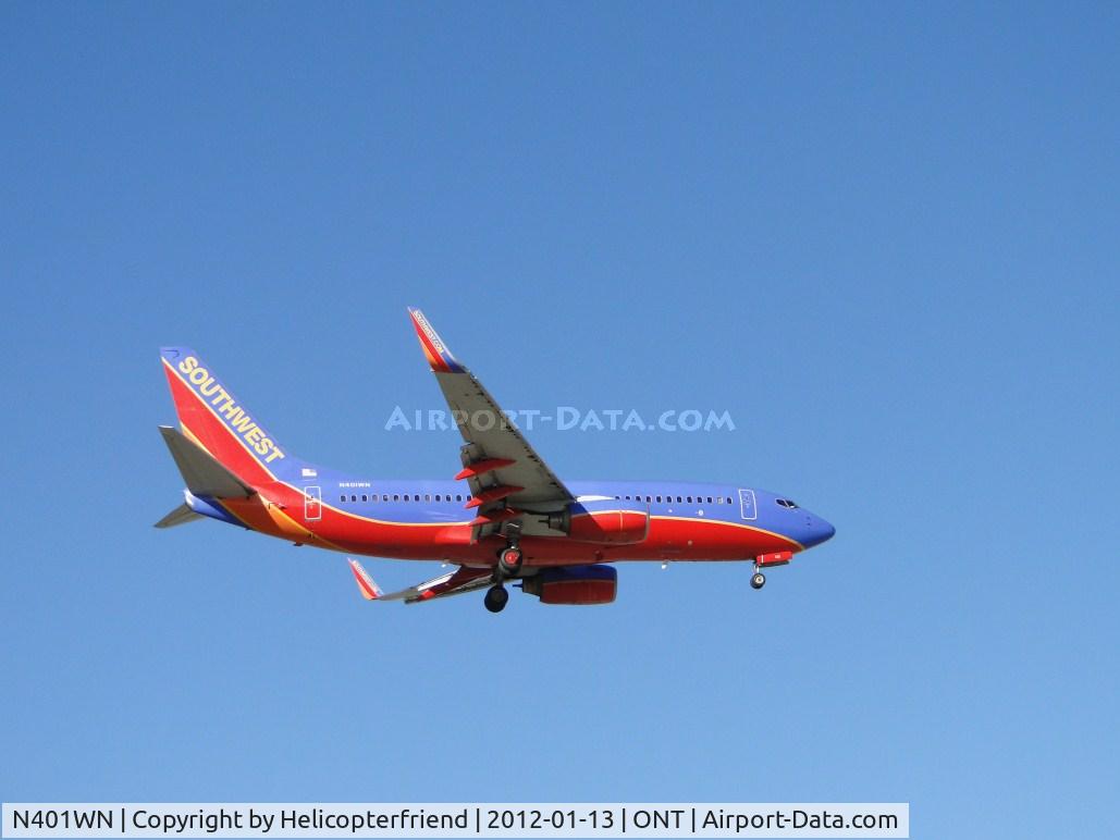 N401WN, 2001 Boeing 737-7H4 C/N 29813, On final for runway 8L
