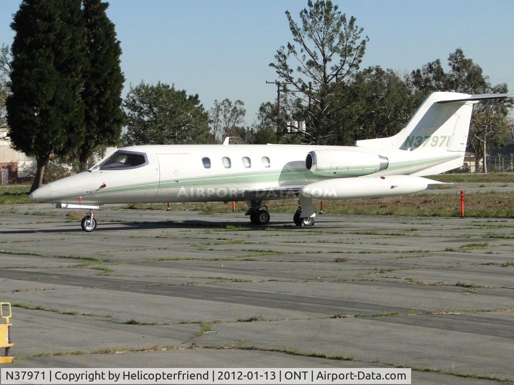 N37971, 1982 Gates Learjet 25D C/N 358, Parked on the southside