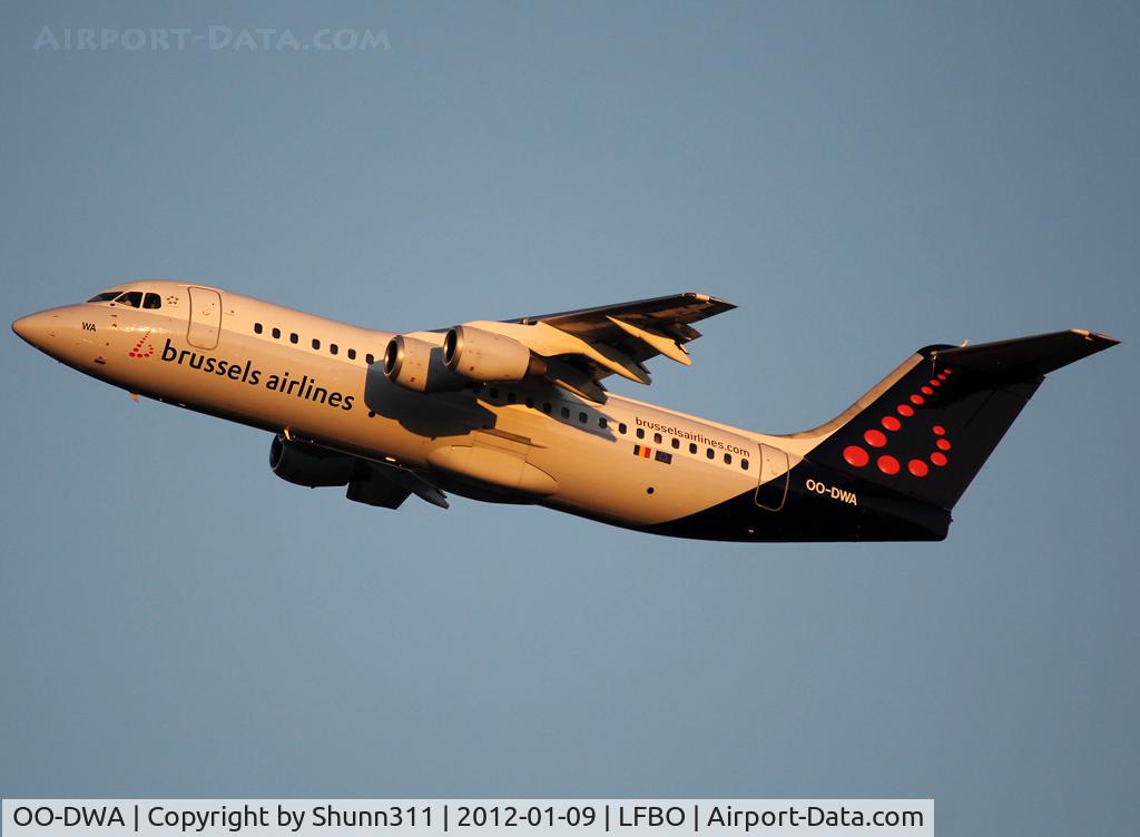OO-DWA, 1997 British Aerospace Avro 146-RJ100 C/N E3308, Taking off...