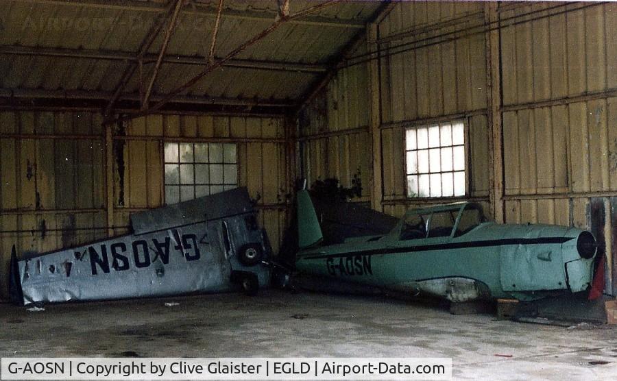 G-AOSN, 1950 De Havilland DHC-1 Chipmunk 22 C/N C1/0026, Spartan Flyers Ltd.
canx as PWFU 31.8.1978.
Photo taken 1977.