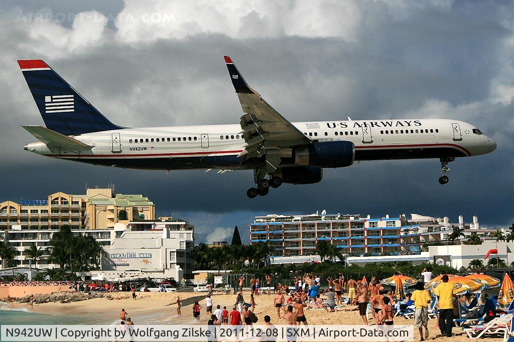 N942UW, 1995 Boeing 757-2B7 C/N 27807, Over Maho Beach