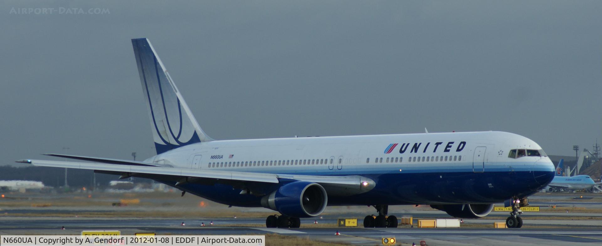 N660UA, 1993 Boeing 767-322/ER C/N 27115, United, taxiing for departure at Frankfurt Int´l (EDDF)