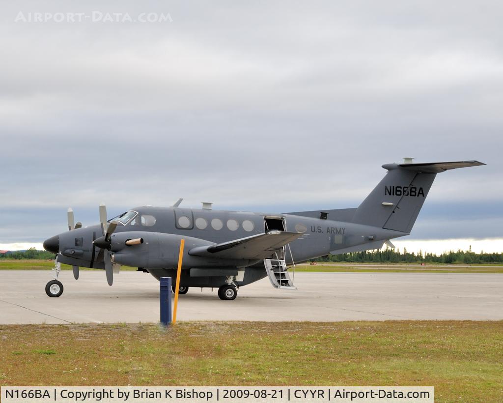 N166BA, 1988 Beech 300 C/N FA-147, Woodwards ramp