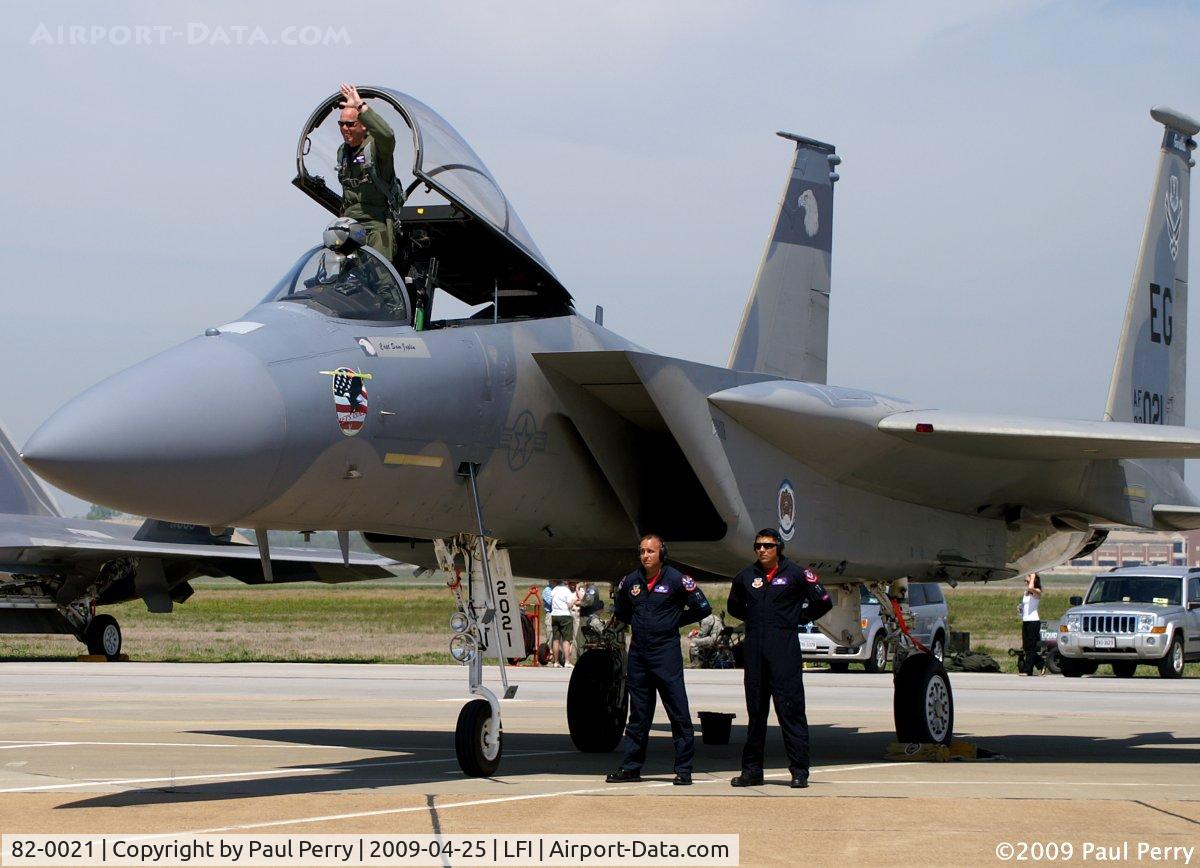 82-0021, 1982 McDonnell Douglas F-15C Eagle C/N 0835/C252, Wave to the crowd as the demo evolution is about to start