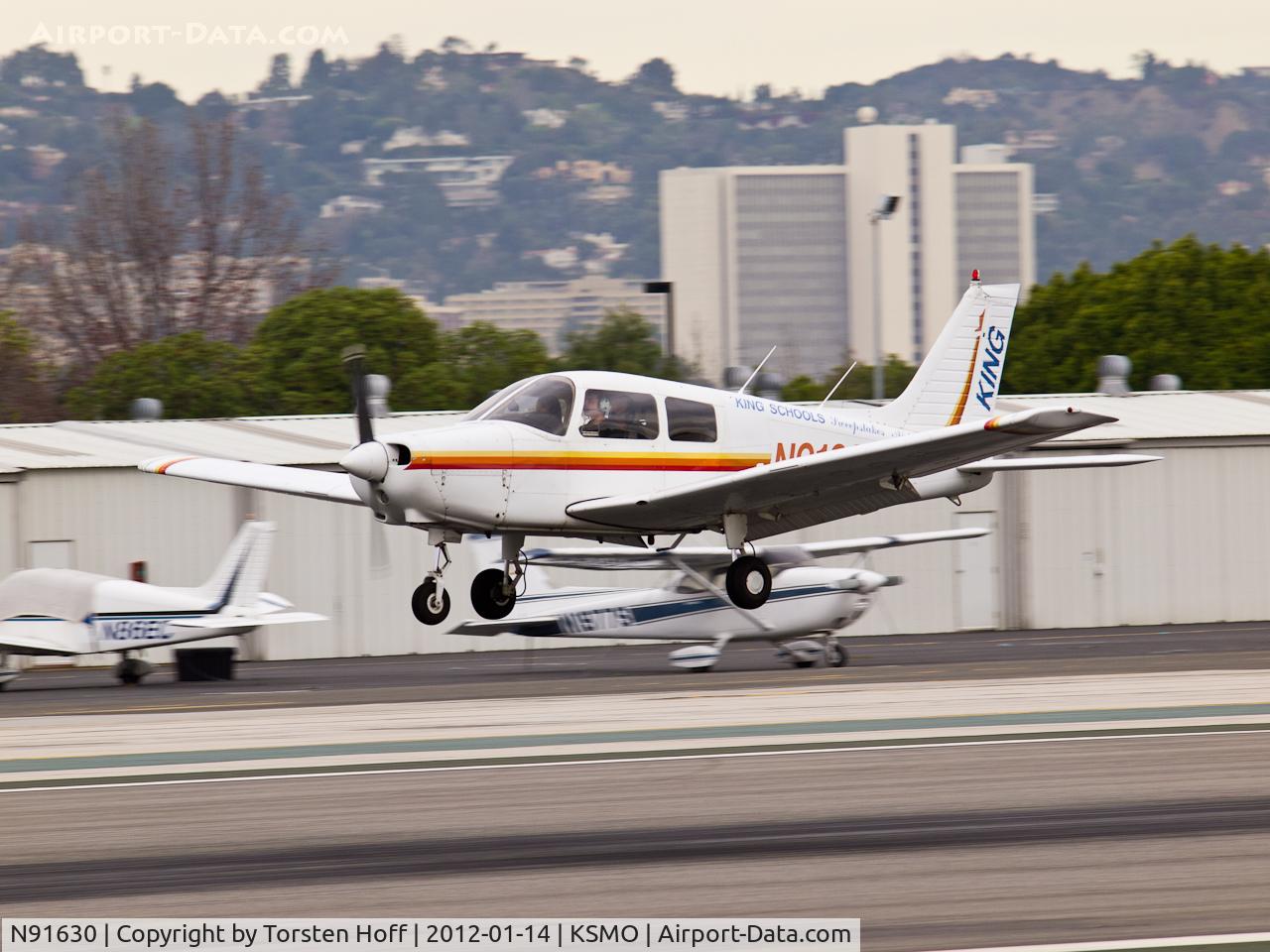N91630, Piper PA-28-161 C/N 2841055, N91630 arriving on RWY 21