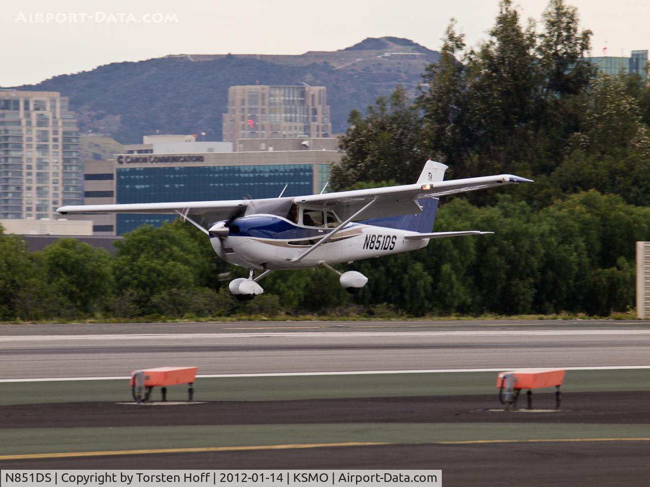 N851DS, 2004 Cessna T182T Turbo Skylane C/N T18208241, N851DS arriving on RWY 21