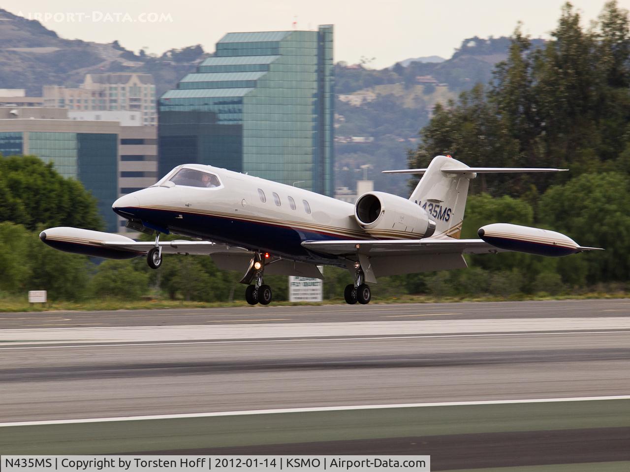 N435MS, 1978 Gates Learjet 35 C/N 054, N435MS arriving on RWY 21
