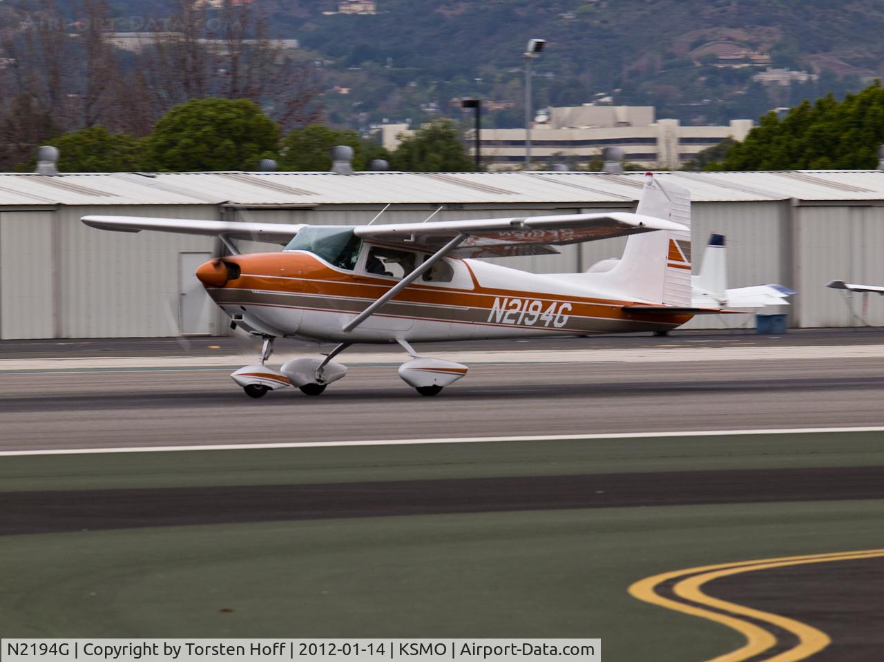 N2194G, 1958 Cessna 182A Skylane C/N 51494, N2194G departing from RWY 21