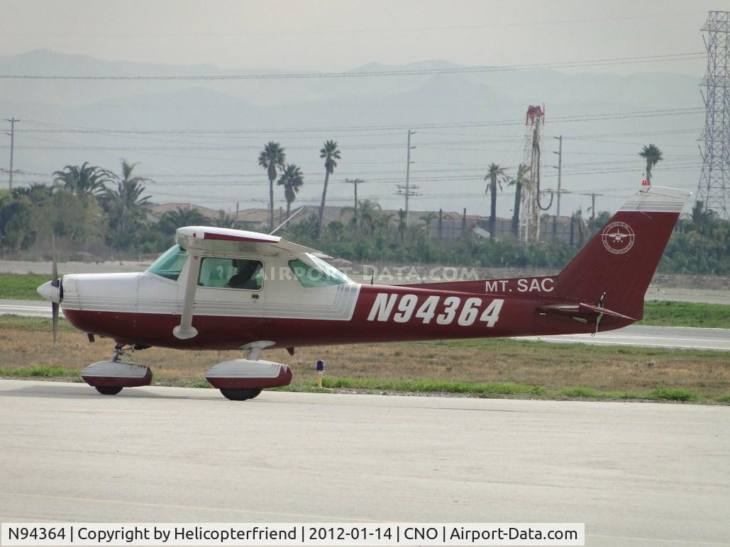N94364, 1982 Cessna 152 C/N 15285655, Visitor from Brackett, taxiing back for take off