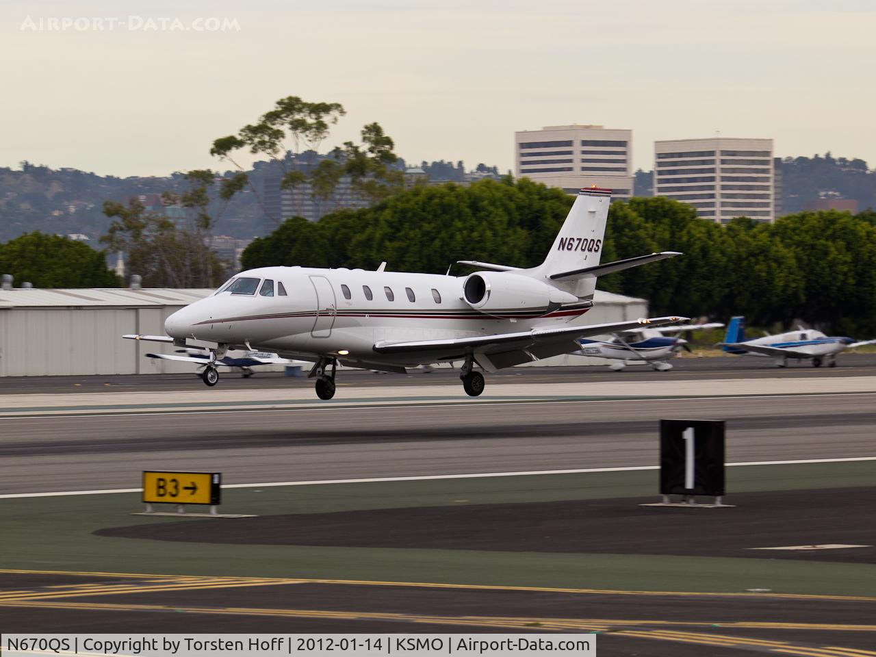 N670QS, 2001 Cessna 560XL Citation Excel C/N 560-5170, N670QS arriving on RWY 21