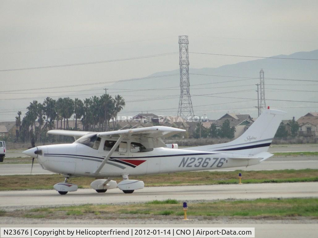 N23676, 1998 Cessna 182S Skylane C/N 18280324, Standing by at taxiway for permission to move