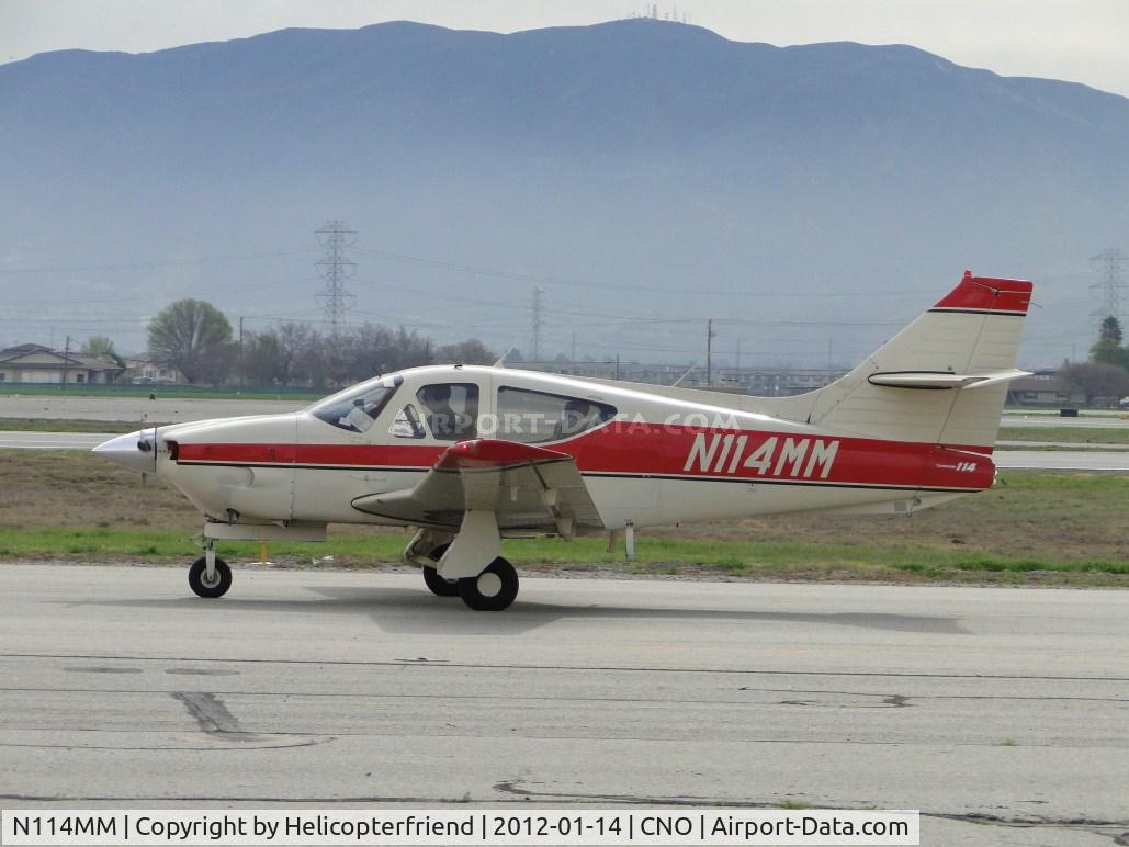 N114MM, 1978 Rockwell International 114 Commander C/N 14380, Taxiing to runway 26R for take off
