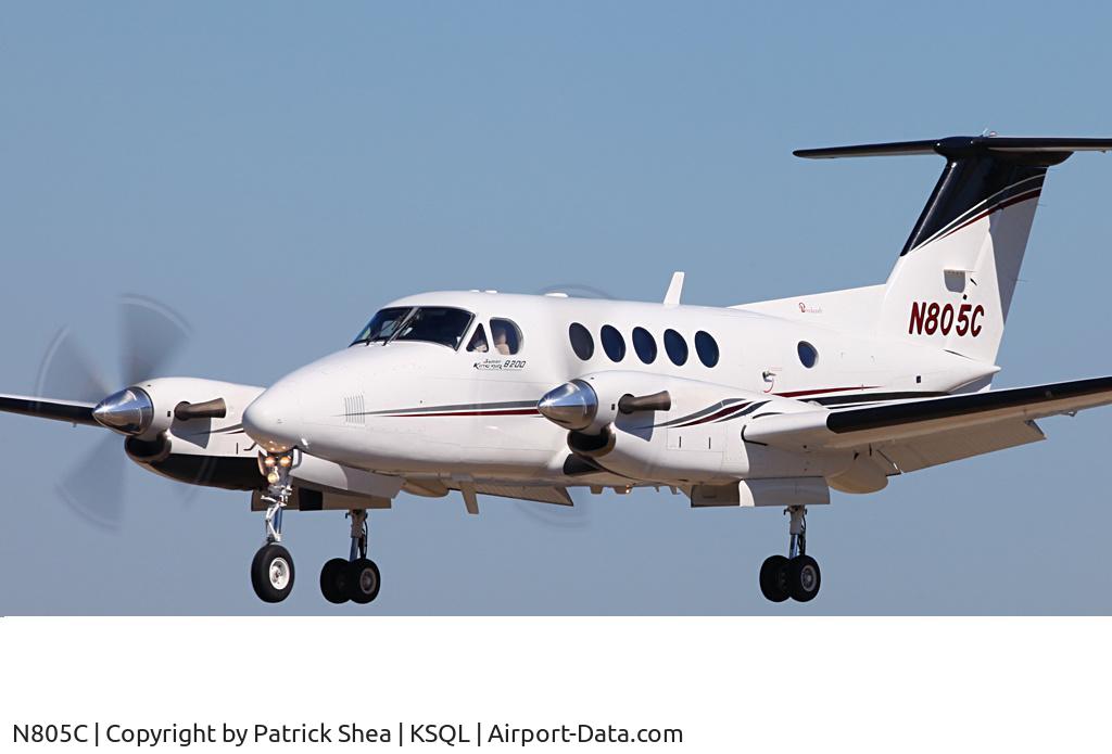 N805C, 2001 Raytheon B200 Super King Air C/N BB-1751, Landing in San Carlos (KSQL).
